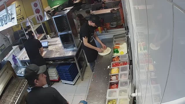 Krasnoyarsk Pizzeria Kitchen Action