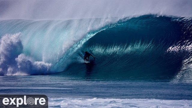 Banzai Pipeline Surf Waves